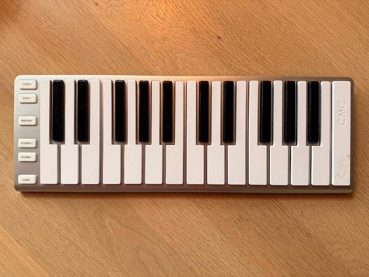 Midi keyboard CME Xkey Air 25, Muziek en Instrumenten, Midi-apparatuur, Zo goed als nieuw, Ophalen of Verzenden