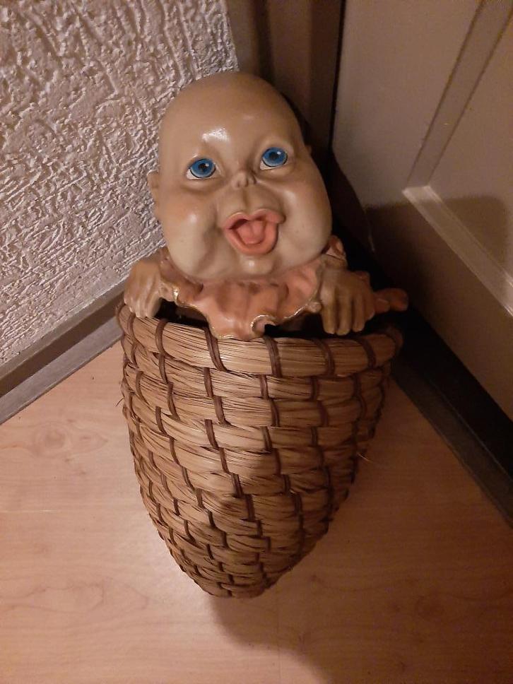 laven efteling baby in mand, Verzamelen, Efteling, Zo goed als nieuw, Beeldje of Poppetje, Ophalen of Verzenden