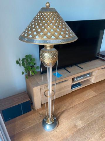 Mooie aparte staande lamp, 2 maanden geleden gekocht beschikbaar voor biedingen