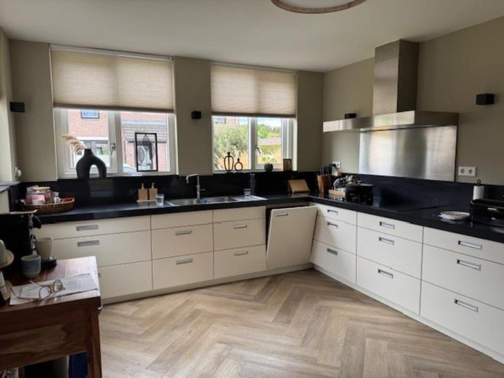 Complete keuken inclusief apparatuur, Huis en Inrichting, Keuken | Complete keukens, Gebruikt, Hoekkeuken, Crème, Composiet, Ophalen