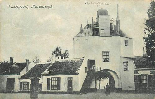 (381-147-013) Harderwijk Vischpoort, Verzamelen, Ansichtkaarten | Nederland, Gelderland, Verzenden