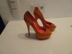 CASADEI oranje suede pumps met Swarovski steentjes, Kleding | Dames, Pumps, CASADEI, Nieuw, Oranje