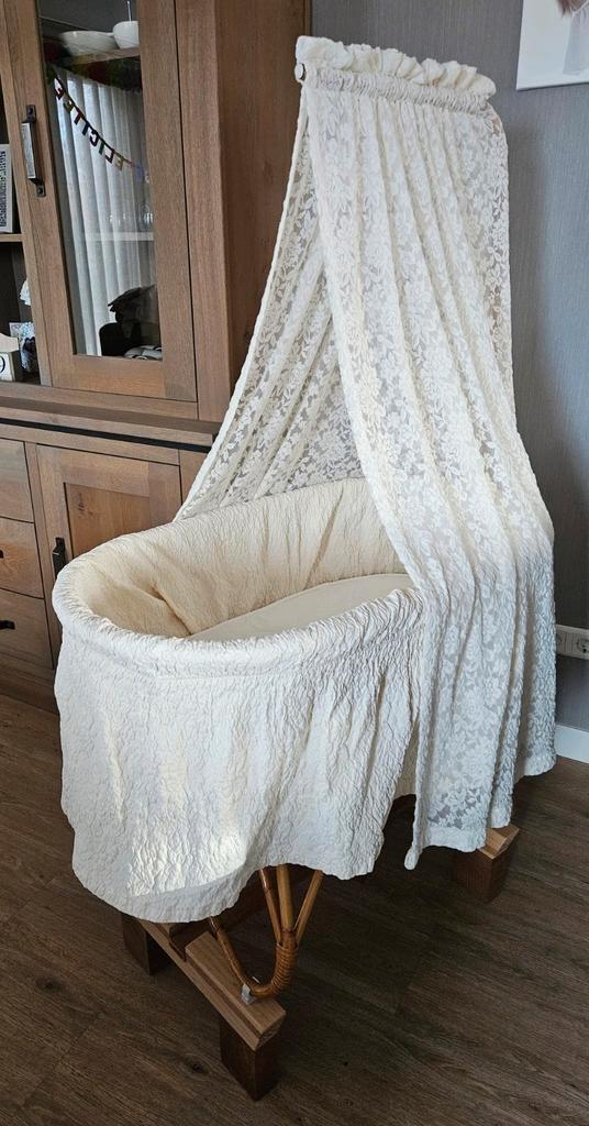 Nostalgische wieg uit 1957 inclusiefatras en bekleding, Kinderen en Baby's, Babywiegjes en Ledikanten, Wieg, Ophalen
