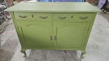 Groen geverfde oude dressoir kast beschikbaar voor biedingen