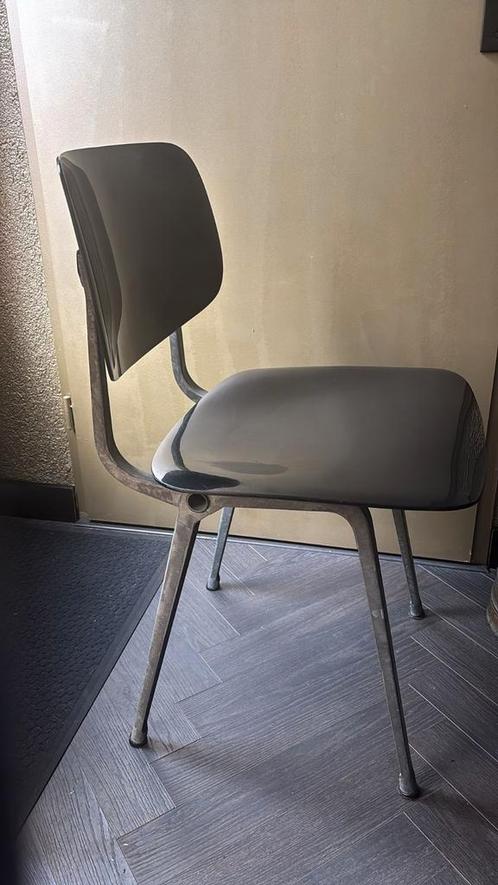 Ahrend Revolt stoel (6 stuks!) zwart/metaal, Huis en Inrichting, Stoelen, Gebruikt, Vijf, Zes of meer stoelen, Metaal, Zwart, Ophalen