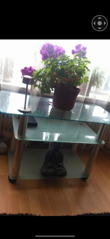 Mooie Je Glas Tafel beschikbaar voor biedingen