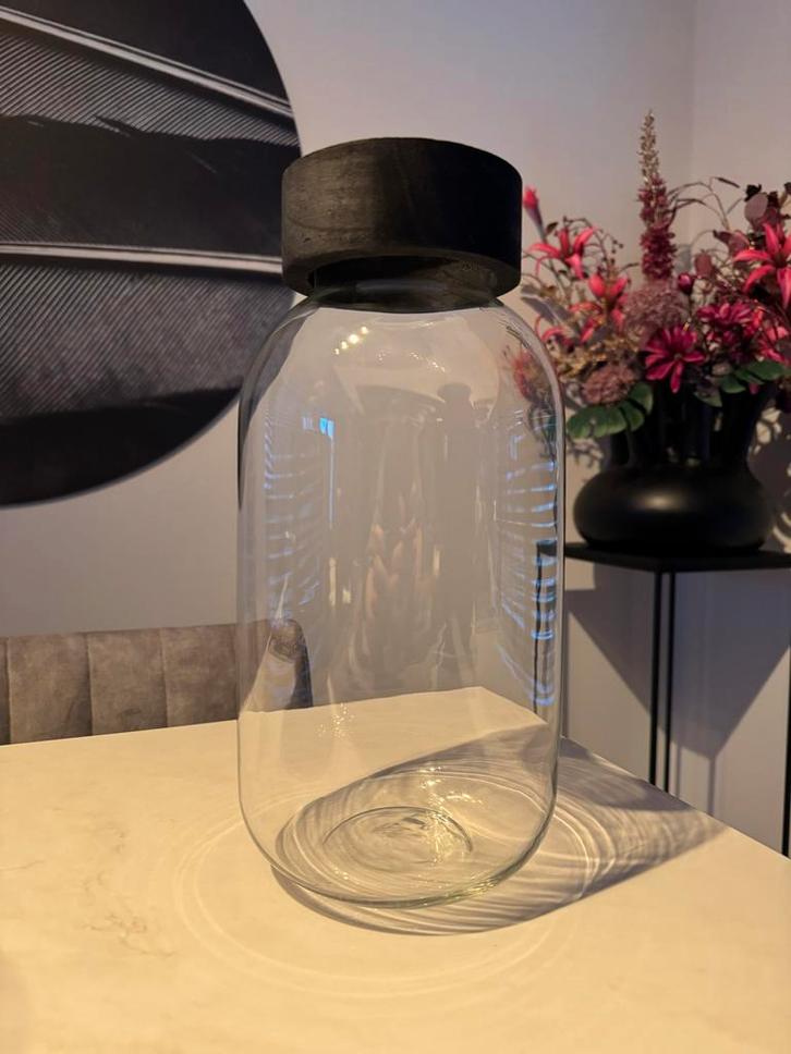 Glazen vaas met zwarte houten rand (3 stuks beschikbaar), Huis en Inrichting, Woonaccessoires | Vazen, Zo goed als nieuw, Zwart