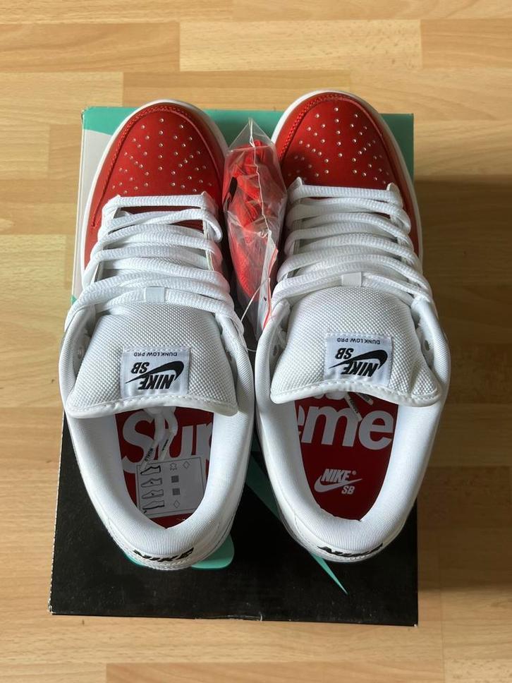 Supreme x Nike SB Dunk Low NIEUW US 10 Jewel EU 44, Kleding | Heren, Schoenen, Nieuw, Sneakers of Gympen, Wit, Ophalen of Verzenden