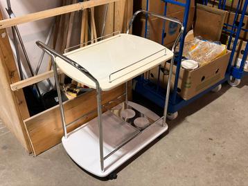 Trolley trolly jaren 80 serveerkar vintage beschikbaar voor biedingen