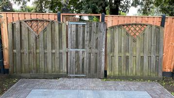 Tuinscherm met deur beschikbaar voor biedingen