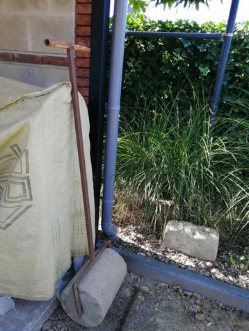 Zware tuinwals beschikbaar voor biedingen