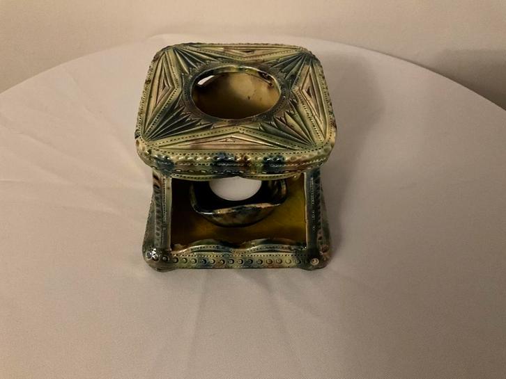 Prachtig Fries Kerfsnee gestoken warmhouder in pastelkleuren, Antiek en Kunst, Antiek | Keramiek en Aardewerk, Ophalen