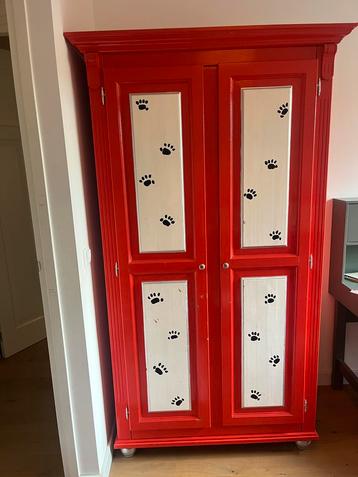 Houten Kledingkast beschikbaar voor biedingen