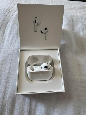 Apple AirPods 3  beschikbaar voor biedingen