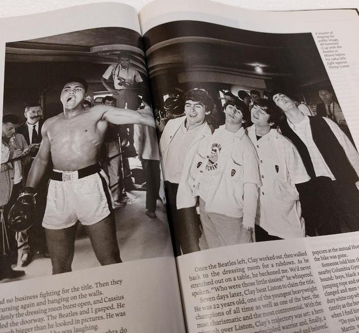 Muhammad Ali TIME MAGAZINE 2016 Tijdschrift Beatles, Verzamelen, Sportartikelen en Voetbal, Zo goed als nieuw, Boek of Tijdschrift