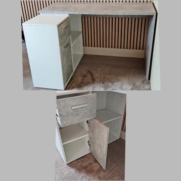 Gratis; 3x een (kinder)bureau (117 x 82 cm)