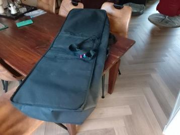 Grote boston keyboardtas. Z.G.A.N  beschikbaar voor biedingen