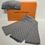 Louis Vuitton set Muts met Sjaal Damier Logo Grijs in Doos, Ophalen of Verzenden, Nieuw, Overige maten, Muts