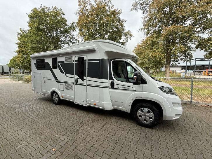 Adria Matrix SL 670 - Enkele bedden & Hefbed - 2021, Caravans en Kamperen, Campers, Particulier, tot en met 4, Half-integraal