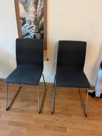 Twee grijze stoelen lillanäs ikea beschikbaar voor biedingen