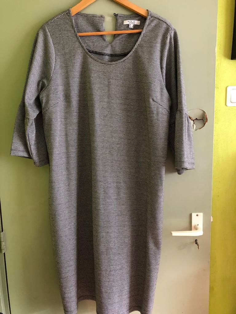 Mooie Jurk By Bella maat 46, Zwart, Maat 46/48 (XL) of groter, Nieuw, Ophalen of Verzenden