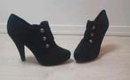 NIEUWSTAAT MOOIE DICHTE DAMES PUMPS KLEINE HAK MAAT 36 RITS, Kleding | Dames, Pumps, Zwart, Ophalen of Verzenden, Zo goed als nieuw
