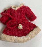 heel klein oud gebreid rood poppenjurkje met bont rand 8 cm, Ophalen of Verzenden