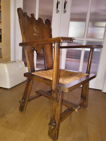ambachtelijke stoel beschikbaar voor biedingen