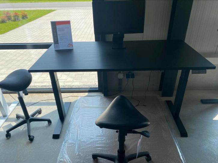 Zit Sta Elektrisch bureau zwart frame zwart blad 65 /130, Huis en Inrichting, Bureaus, Nieuw, Stabureau, Elektrisch, Ophalen of Verzenden