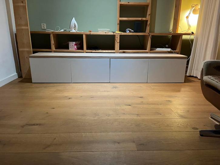 Besta (tv) meubel met eiken plank 240 cm, Huis en Inrichting, Kasten | Televisiemeubels, Zo goed als nieuw, Minder dan 100 cm