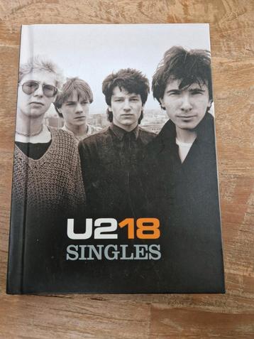 U2 18 singles. Cd en dvd met boekje beschikbaar voor biedingen