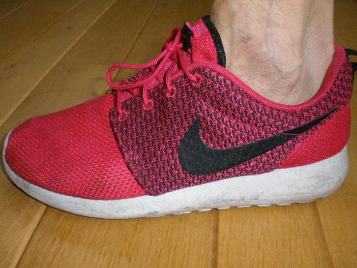 NIKE Roshe Roche sneakers rood zwart maat 44, Kleding | Heren, Schoenen, Zo goed als nieuw, Ophalen of Verzenden