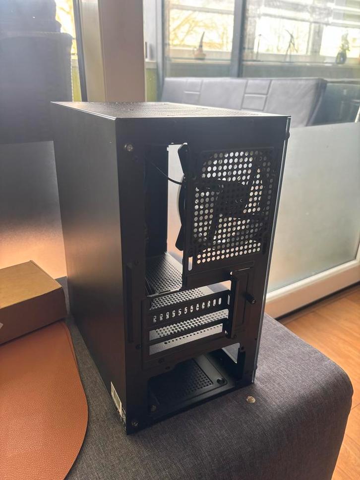 Aerocool PC Behuizing - Zo goed als nieuw!, Computers en Software, Computerbehuizingen, Nieuw, Ophalen of Verzenden