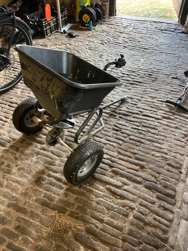 Meststrooier / Kunstmeststrooier - Aanhanger voor Maaier, Tuin en Terras, Kruiwagens, Gebruikt, Handmatig, Tweewielig, Ophalen