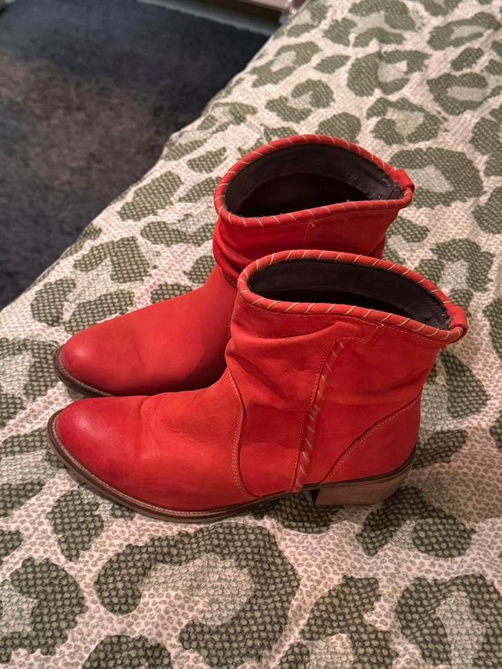 Rode laarzen merk Cellini, Kleding | Dames, Schoenen, Zo goed als nieuw, Hoge laarzen, Rood, Ophalen of Verzenden