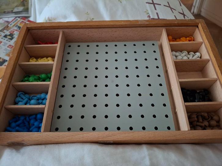 Oud spel - Houten bord met pionnen, Hobby en Vrije tijd, Gezelschapsspellen | Bordspellen, Gebruikt, Een of twee spelers, Drie of vier spelers