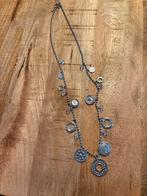 Zilverkleurige ketting met bedels, Ophalen of Verzenden, Zo goed als nieuw, Zilver, Overige materialen