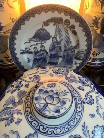 AWSOME BIG VINTAGE BLUE WHITE COLLECTION WITH RARE MOTIFS  beschikbaar voor biedingen