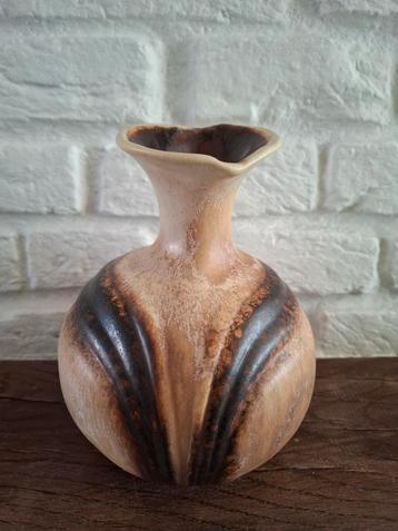 Vintage Dümler en Breiden fatlava vaas. Zandbruin. H 18,5 cm beschikbaar voor biedingen