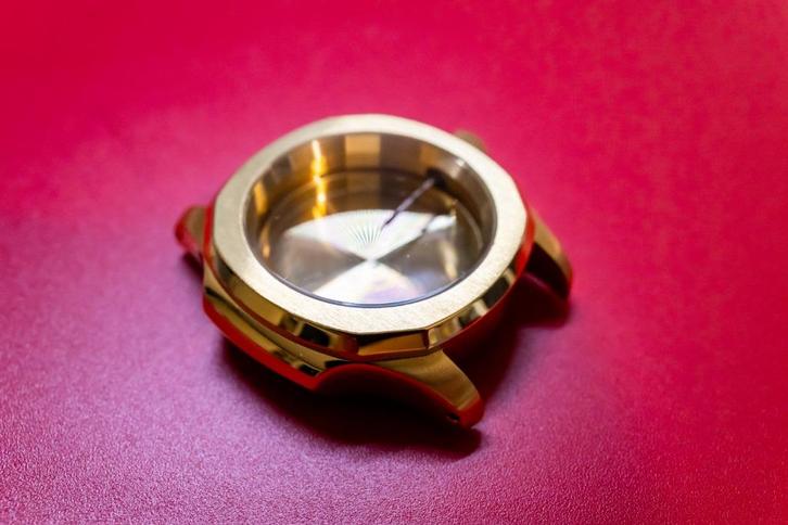 Namokimods Nautilus SKX Gold case 42mm (NMK926), Sieraden, Tassen en Uiterlijk, Horloges | Dames, Zo goed als nieuw, Polshorloge