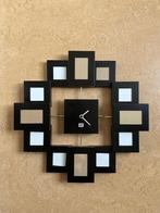 Zwarte wandklok met fotolijstjes, Huis en Inrichting, Woonaccessoires | Klokken, Ophalen, Zo goed als nieuw, Wandklok
