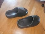 Yeezy slide maat 36 us 4, Kleding | Heren, Schoenen, Ophalen of Verzenden, Zo goed als nieuw