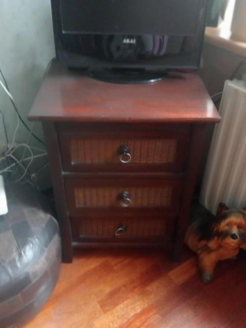 Keurig en stevig houten kastje met 3 rotan lades, Huis en Inrichting, Kasten | Ladekasten, Zo goed als nieuw, Minder dan 100 cm