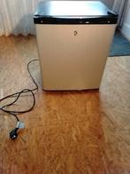 Koelkastje, Witgoed en Apparatuur, Ophalen, Zonder vriesvak, Minder dan 85 cm, Minder dan 75 liter