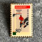 Veldhockey pin PostNL PTT postzegel 80 cent – emaille speld, Postzegels en Munten, Ophalen of Verzenden, Verzamelalbum