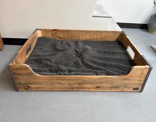 Mooie houten hondenmand met kussen., Dieren en Toebehoren, Hondenmanden, Zo goed als nieuw, Overige, Ophalen