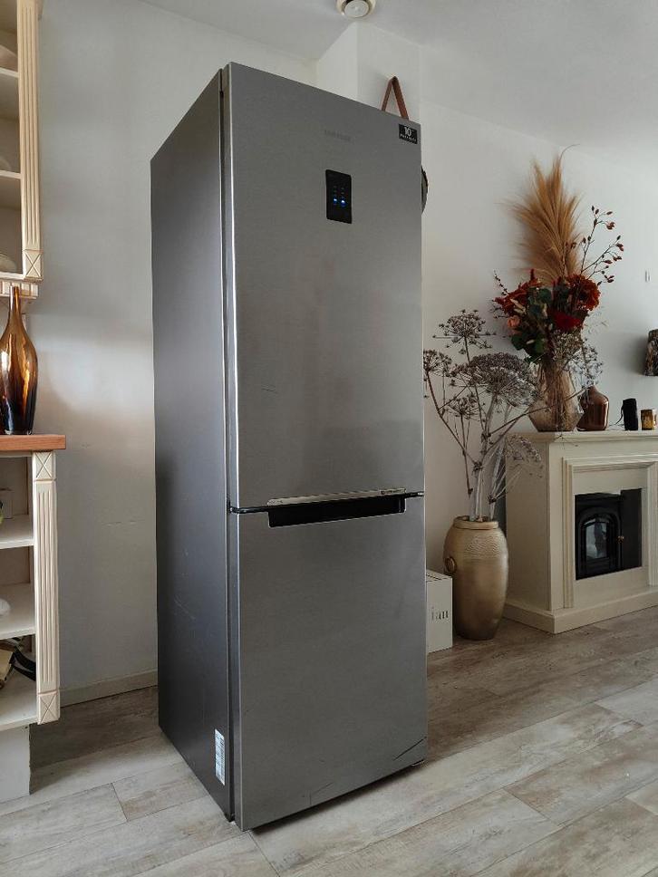 Koel-vriescombinatie Samsung MOET WEG, Witgoed en Apparatuur, Koelkasten en IJskasten, Gebruikt, Met aparte vriezer, 200 liter of meer