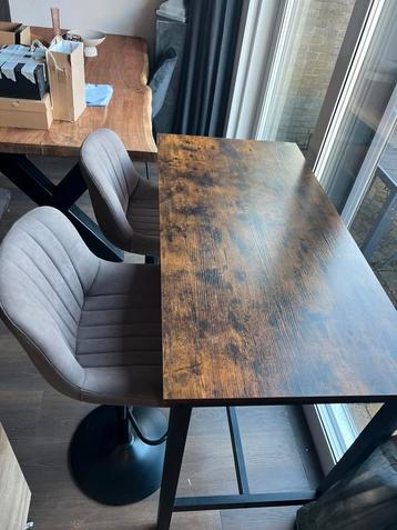 Bar table + set of 2 bar stools beschikbaar voor biedingen
