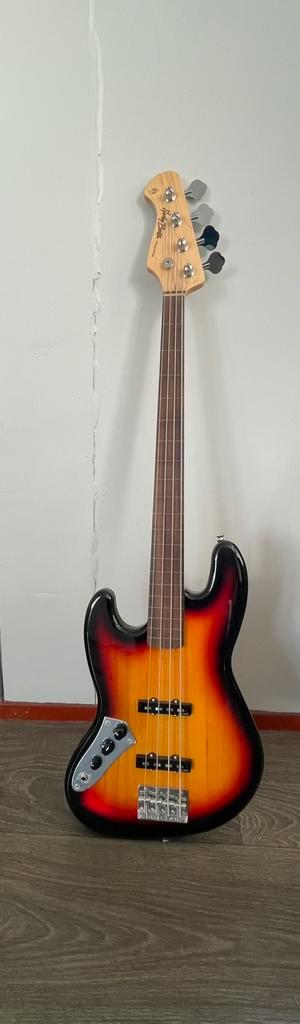 Linkshandige basgitaar fretless Harley Benton jb-40, Muziek en Instrumenten, Snaarinstrumenten | Gitaren | Bas, Gebruikt, Elektrisch