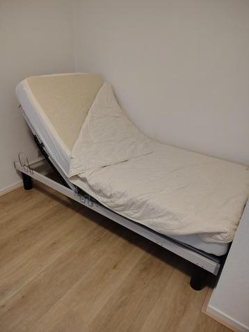  Comfortabel verstelbaar seniorenbed, 90x200 cm. Deron. beschikbaar voor biedingen